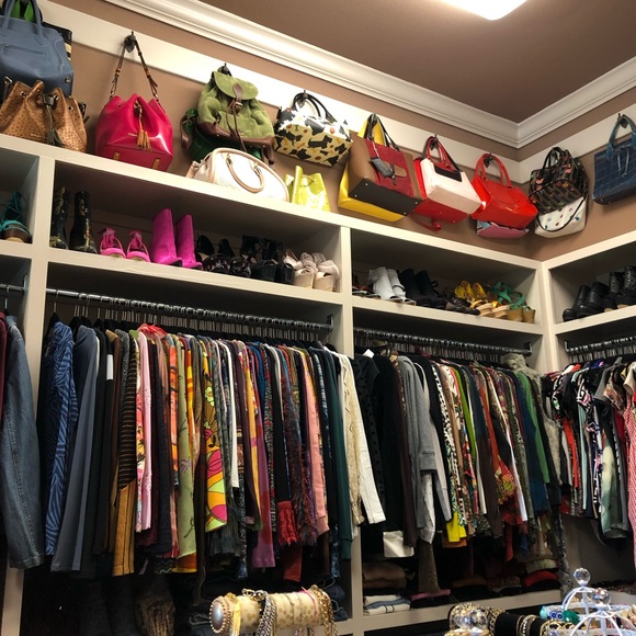 MY GOAL IS TO SELL OUT MY CLOSET BY 2022 - Picture 5 of 11